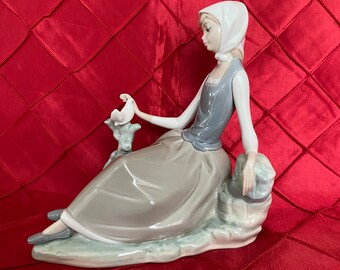 Lladro Shepherdess with Dove Porcelain Figurine #4460