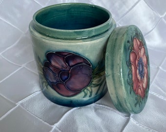 Moorcroft Pottery Lidded Dresser Jar - Anemone Pattern On Blue