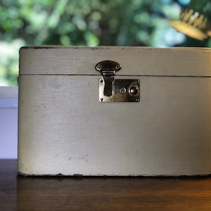 Vintage Train Case Pastel Yellow Make Up Bag Toiletry Bag - Makeup Vanity Cosmetic Case Travel Case