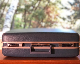 Maleta vintage azul jaspeado con llave equipaje de viajero real - mediana mediados de siglo moderno