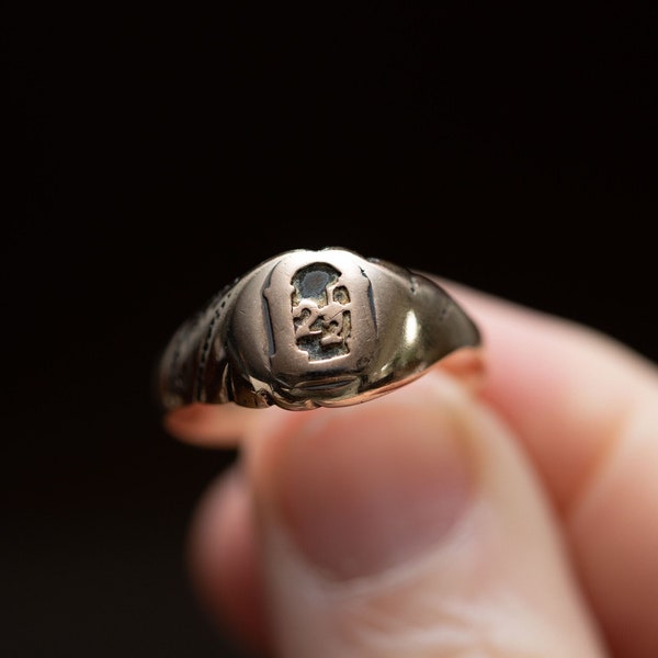 9k Gold Antique Signet Ring with Possible '22 on the Face