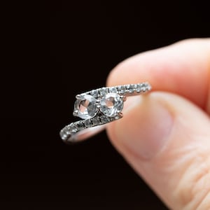 Anillo Toi et Moi de plata de ley con topacio y diamantes