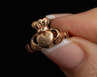 Handmade 10k Gold Claddagh Ring with Side Detail