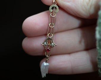 10k Gold Antike Lavaliere Anhänger mit echtem Rubin, Saatperle und einer Kleinen Barockperle