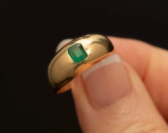 Vintage 18K Gold Emerald Signet Ring · Minimalist Emerald Band