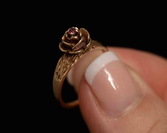 Vintage 10K Gold Flower Ring with Ruby Center and Hand-Etched Texture