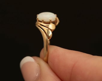 Vintage 9ct Gold Opal Ring · UK Hallmarked Bypass Solitaire