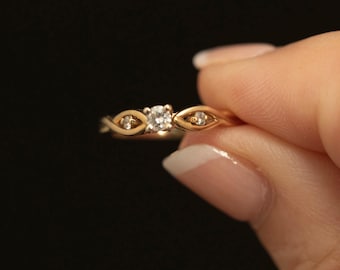 Vintage Siffari 14K Goldring mit Diamanten · Dreisteinring mit gedrehtem Design · Größe 4,5