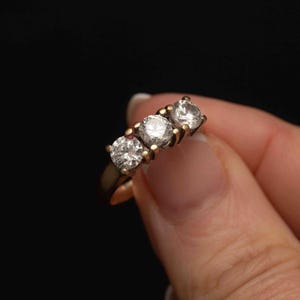 Vintage 14k Gold 3-Stone Quartz Ring – Sparkly Prong Set, Size 6.75