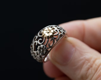 Delicate Dome-Shaped Filigree Ring in Sterling Silver with 18k Gold Flower - Size 6.5