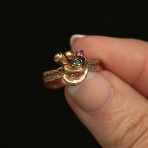 Vintage 10k Gold Emerald and Ruby Ring · Size 5.5 · Textured Band