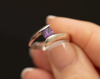 Vintage Sterling Silver Amethyst Bypass Ring · Modernist Purple Gemstone