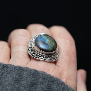 Vintage Silver Labradorite Statement Ring – Size 6.5, Large 19mm Stone, Boho Artisan Jewelry