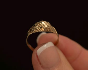 Vintage 10K Gold Textured Dome Ring · Geometric Faceted Band · Size 6