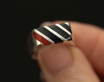 Vintage Mexican Sterling Silver Inlay Ring · Black Onyx Stripe · Red Coral Band