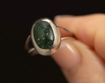 Vintage Mexican Green Stone Ring · Sterling Silver Split Shank · Modernist Cabochon