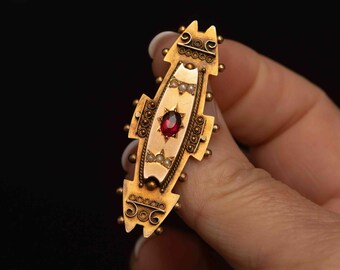 Victorian 9k Gold Garnet & Seed Pearl Brooch with Starburst Etching