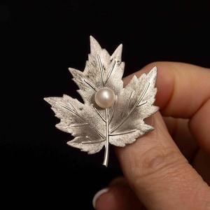 Mikimoto brooch - Etsy 日本