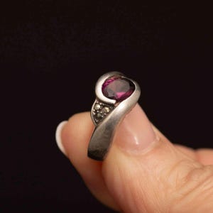 Vintage Sterling Silver Amethyst & Marcasite Bypass Ring – Size 4.75