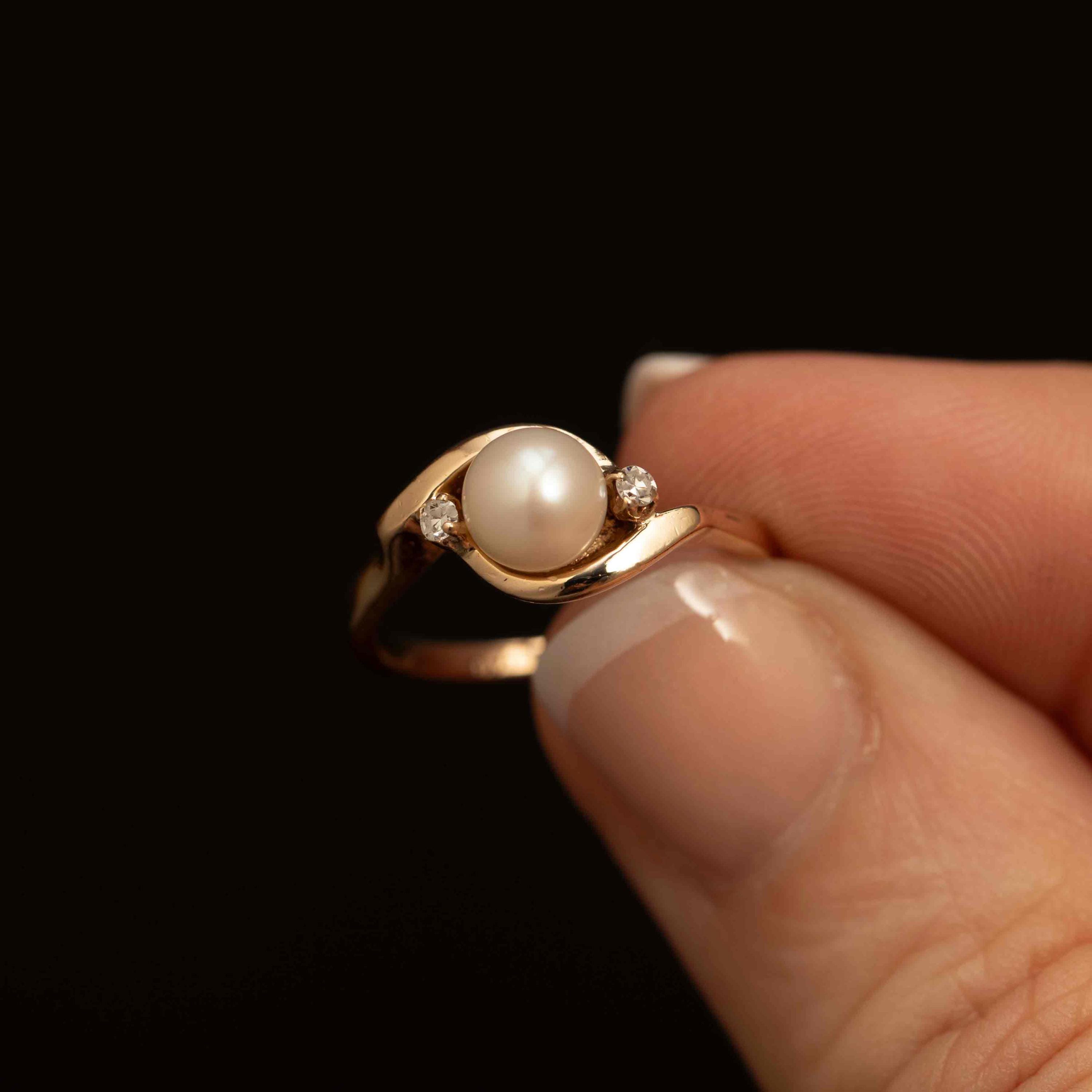 Vintage 10k Gold Pearl Swirl Ring With Diamond Accents · Size 5.25