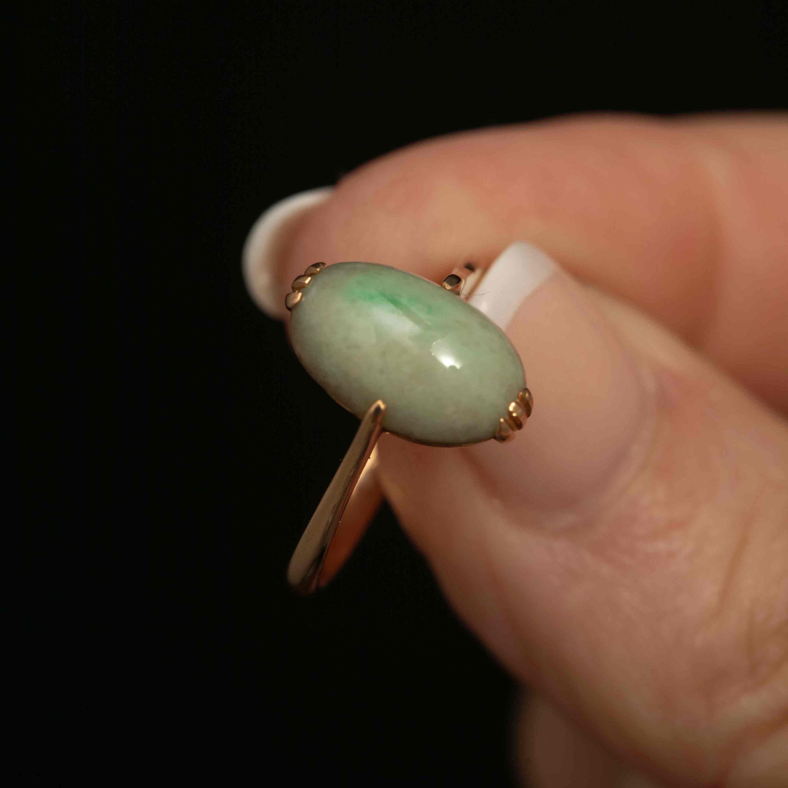 Vintage 14K Gold Jade Cabochon Ring | Oval Light Green Jade | Size