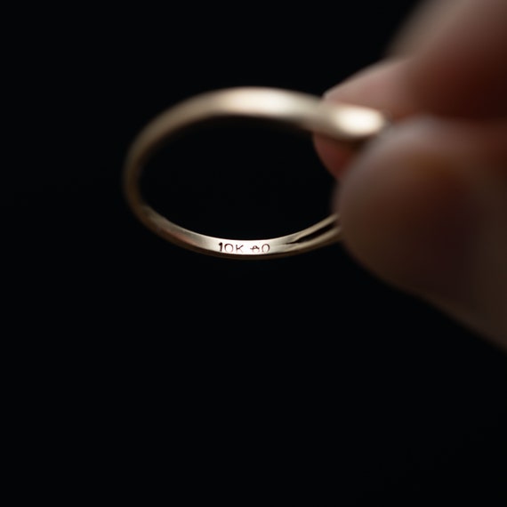 10k Gold Estate Wedding Stacking Ring with 4 Diam… - image 9