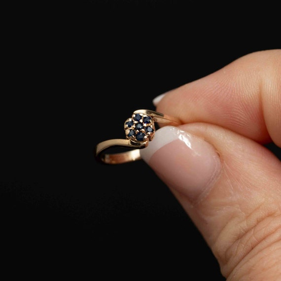 Vintage 10K Gold Sapphire Cluster Ring · Petite Blue Floral · Size 3.25
