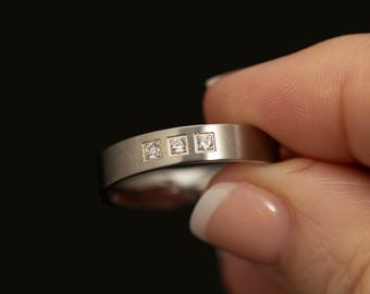 Vintage Stainless Steel Comfort Fit Ring · Three Stone CZ Band · Size 10.25