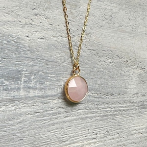 Cristal de cuarzo rosa, colgante redondo de cuarzo rosa, collar de cuarzo rosa natural, joyería de cuarzo rosa, regalo para mujer, collar de piedras preciosas circulares