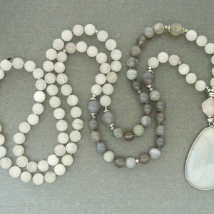 Rose Quartz Necklace Boho Beaded Necklaces for Women Gift for Mom 108 Mala Beads Necklace Yoga Jewelry Grey Rose Bead Long Necklace