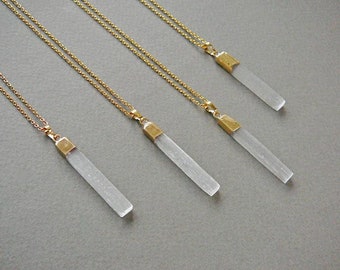 Selenite Necklace Gold Layering Necklace Raw Selenite Healing Crystal Pendant Necklaces for Women Gift Gold Plated Natural Selenite Jewelry