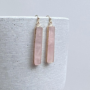 Örhängen i naturlig rosenkvarts, rektangulära örhängen, smycken med rosa ädelstenar, kvartskristall i guld bild 8
