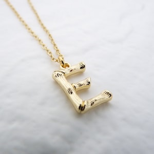 Collar con inicial de oro, colgante con letra pequeña, joyería personalizada, collar con nombre de bambú, dijes de oro de la A a la Z, colgante con letra del alfabeto