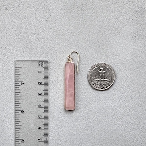 Örhängen i naturlig rosenkvarts, rektangulära örhängen, smycken med rosa ädelstenar, kvartskristall i guld bild 5