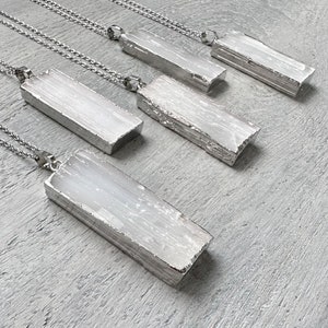 Selenithalsband, Selenit Silverhänge, Rå Selenithalsband, Naturlig Selenit, Halsband med Vitt Rektangulärt Hänge, Smycken med Råa Stenar