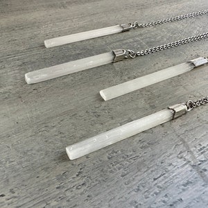 Selenite Necklace Silver, Selenite Pendant, Dainty Selenite Necklace, Layering Necklace, Raw Selenite Crystals Pendant, Natural Selenite