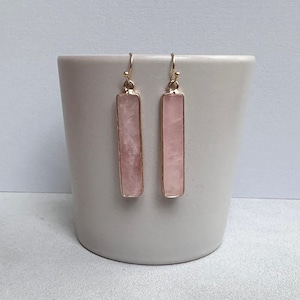 Örhängen i naturlig rosenkvarts, rektangulära örhängen, smycken med rosa ädelstenar, kvartskristall i guld bild 10