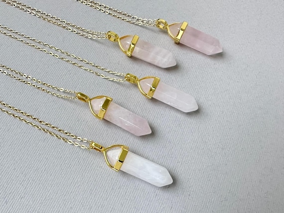Collana in oro rosa e cristallo di granato rosso intenso, gioiello boho con pietra portafortuna di gennaio, chakra sacrale, regalo per il 40° compleanno della migliore amica - Italia