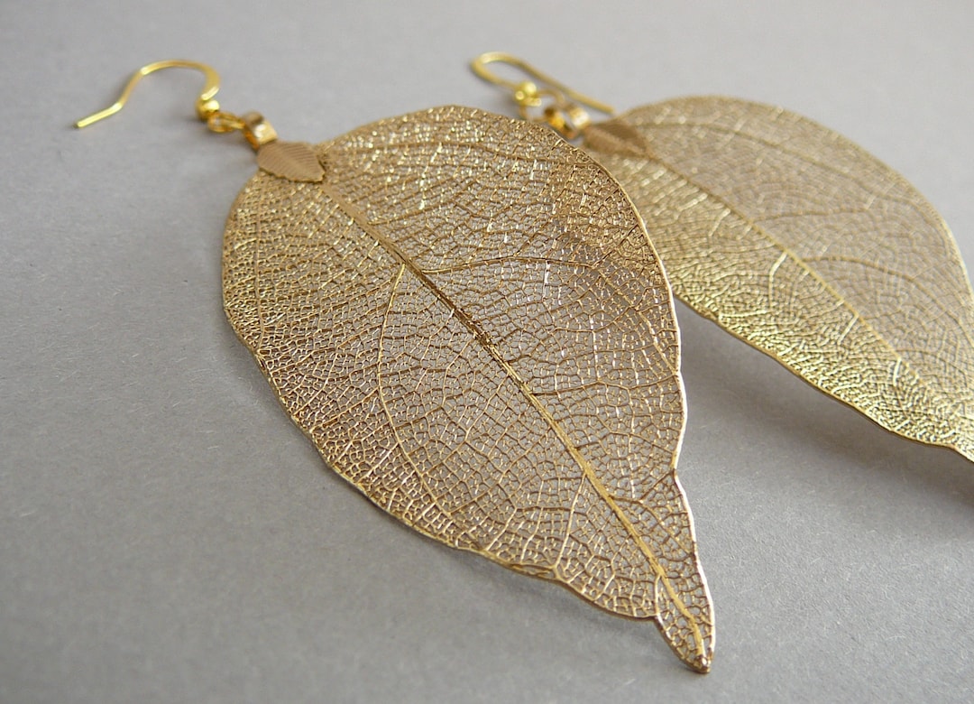 Pierced earrings 
