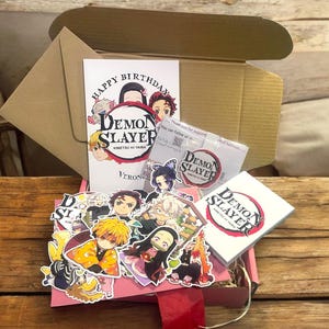 Coffret cadeau tueur de démons - coffret cadeau anime - coffret cadeau Kimetsu No Yaiba - coffret cadeau d'anniversaire - fan de tueur de démons - anime cartes personnalisées - cadeaux