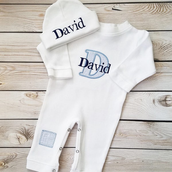 Pelele y gorro de seersucker personalizados para bebé niño: Conjunto para recién nacido