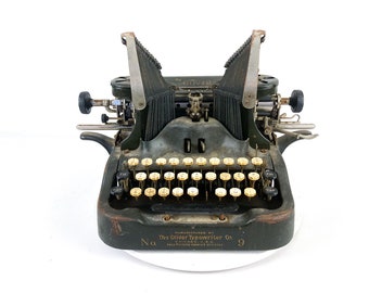 1920s Oliver No. 9 Bat-wing Desktop Typewriter