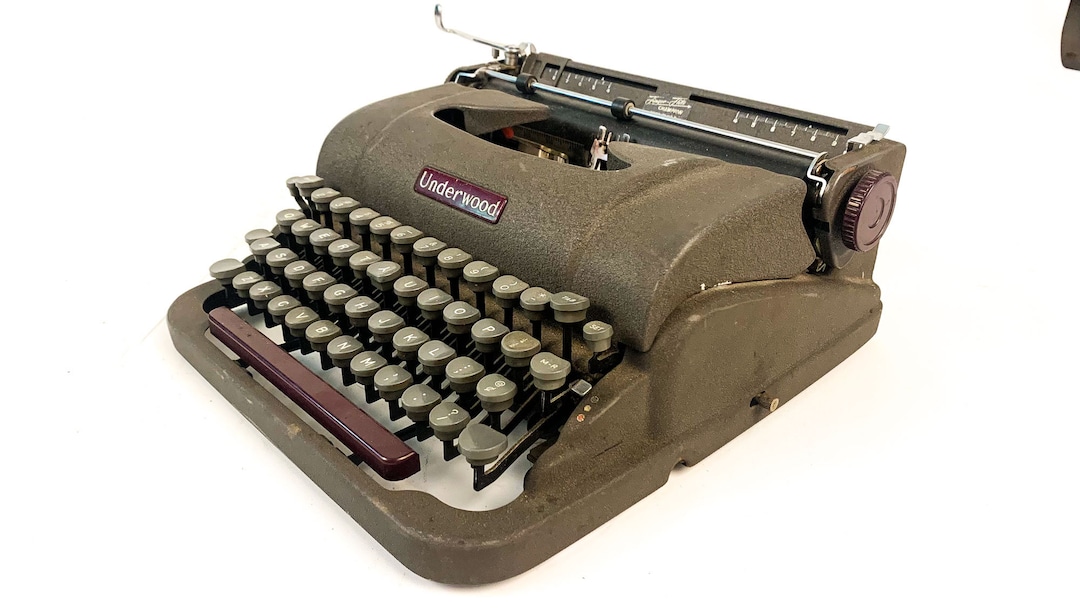 Underwood 　タイプライター 1940 年代のアンダーウッド フィンガーフライト タイプライター - Etsy