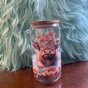 Spring Highland Cow Glass Can Cup, lattina in vetro con coperchio in bambù e cannuccia in vetro