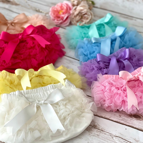 Baby Bloomer, Baby Girl Diaper Cover, Baby Ruffled Bloomers, Newborn Mom to be Gift, Baby Shower Gift, Cake Smash Outfit.