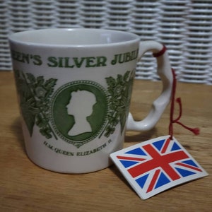 Mason&#39;s Ironstone Made in England Queen Elizabeth II 1977 Silver Jubilee Tea Cup