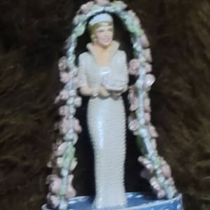 Princess Diana Princess Of Wales 4 inch Ornament Carlton Cards Heirloom Edition 1998