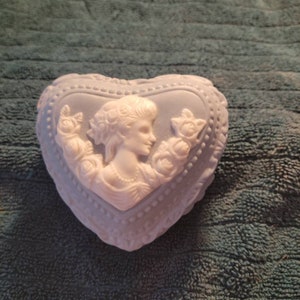 Vintage Heart Shaped Jewelry/Trinket Box