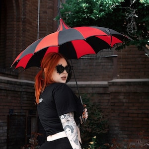 Batwing Pagoda Umbrella [BLACK/RED STRIPED]