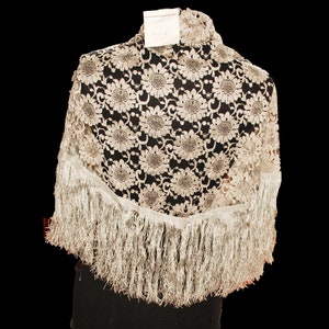 Vintage Spanish Lace Mantilla Triangle Shawl with fringe, silver gray New with tag Chantilly Style